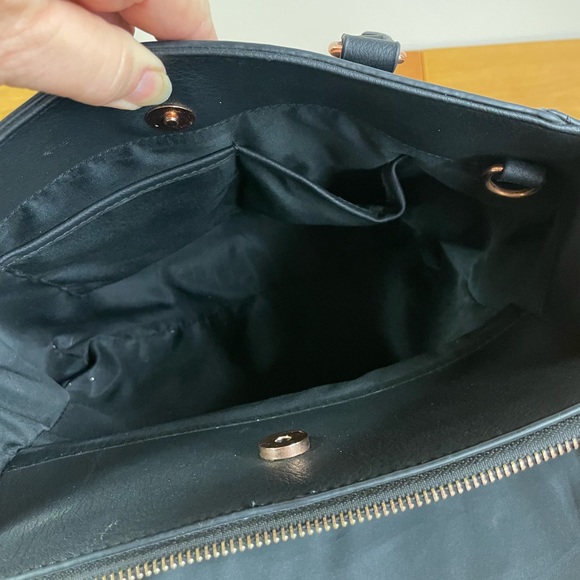 Torrid black purse with 3 compartments - Picture 7 of 14